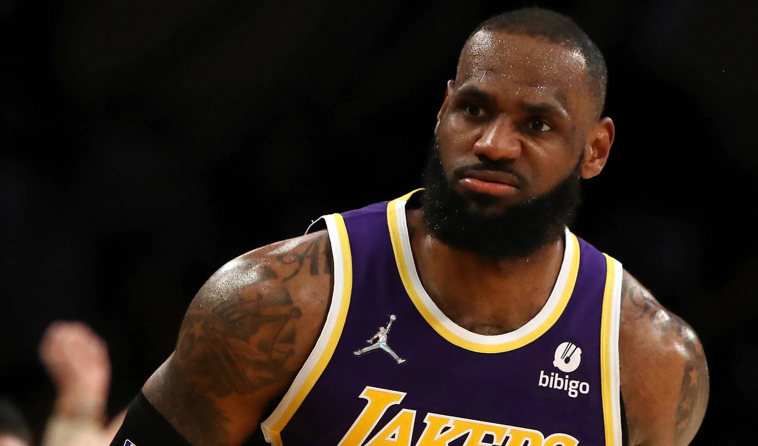 九游官网-Rookie连续十二场比赛得分超过比赛局势复杂，勇士不断突破！比赛高潮迭起的简单介绍