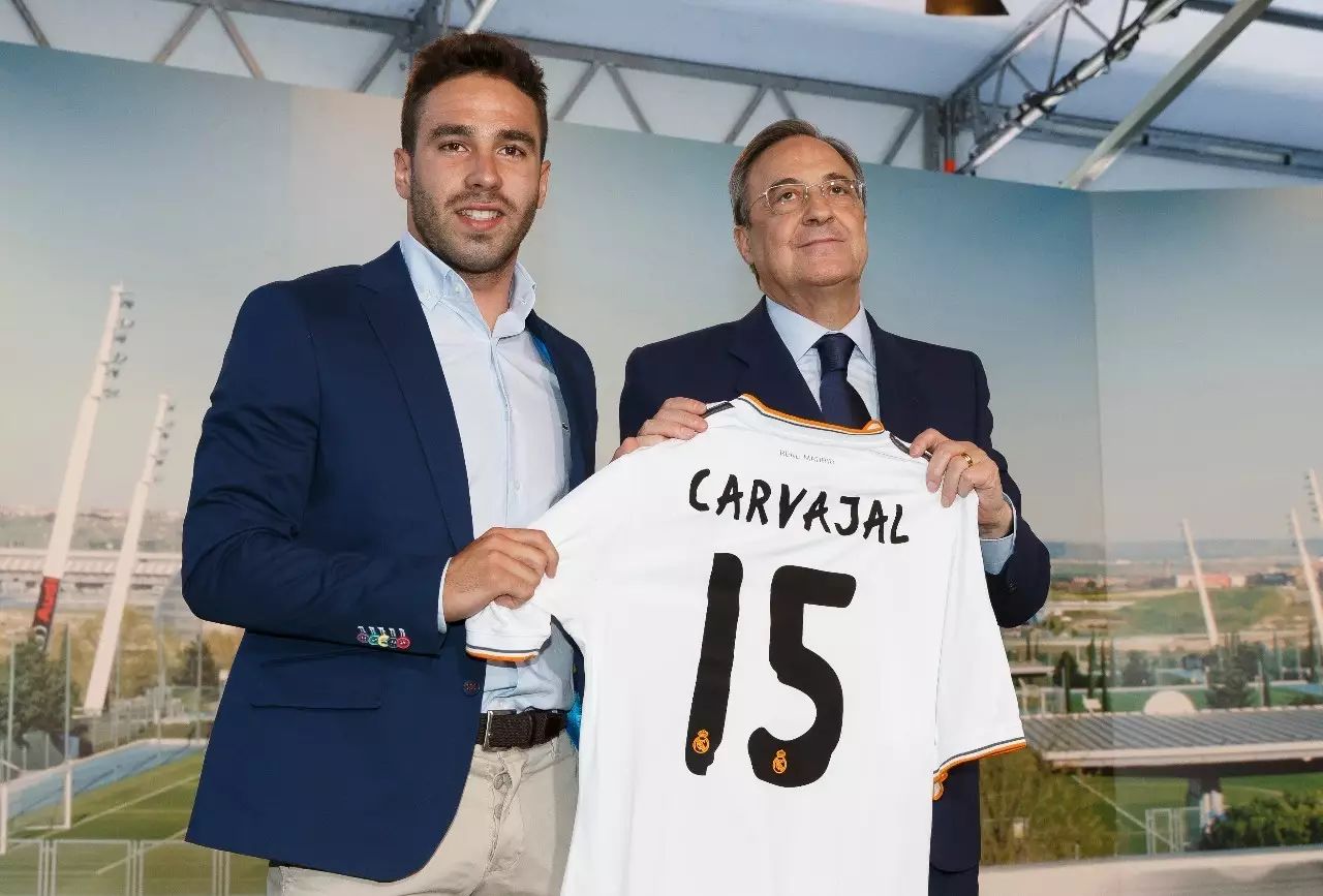 九游官网-2012防守中场